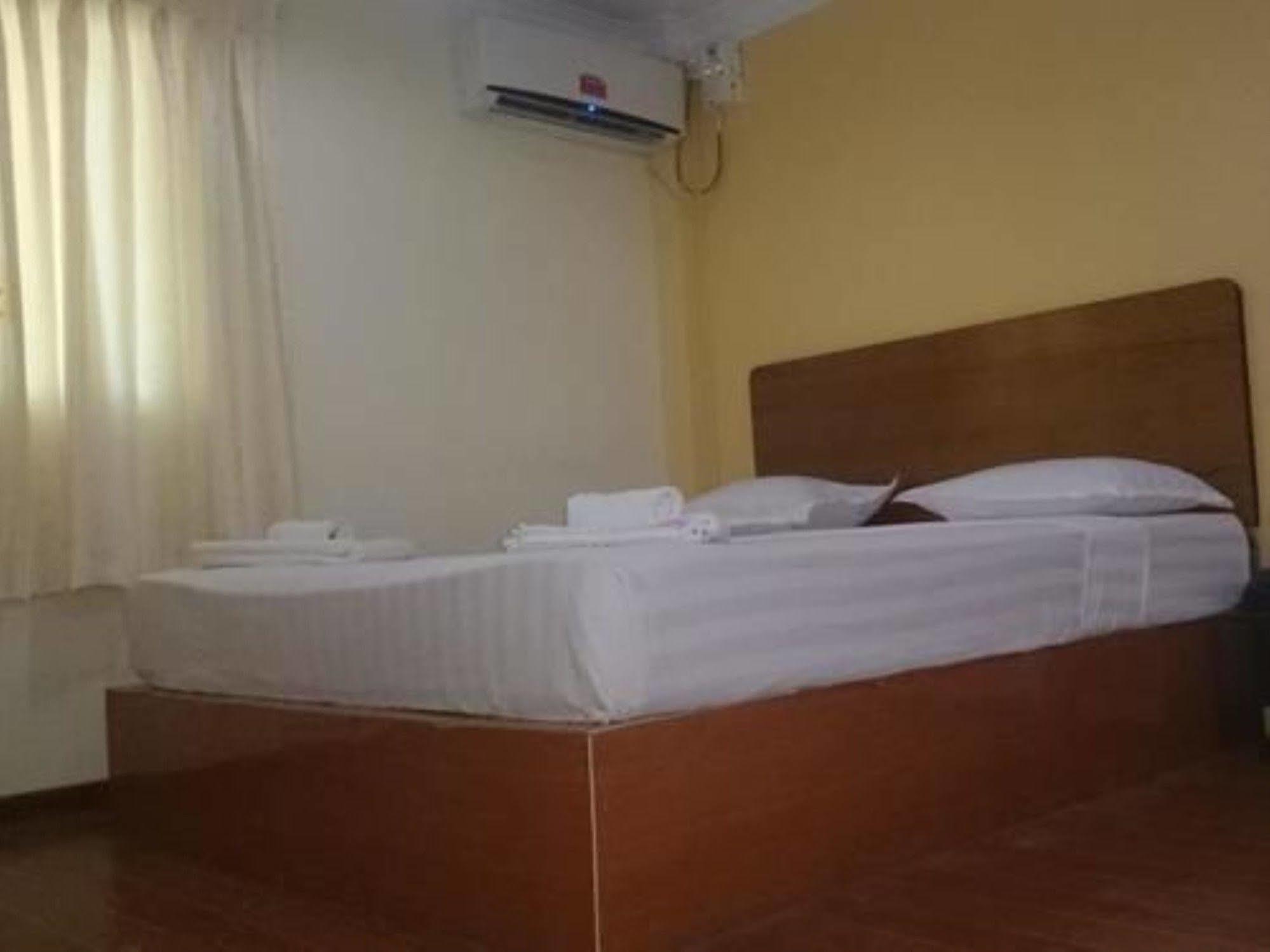 Silver Moon Hotel Yangon Exterior foto