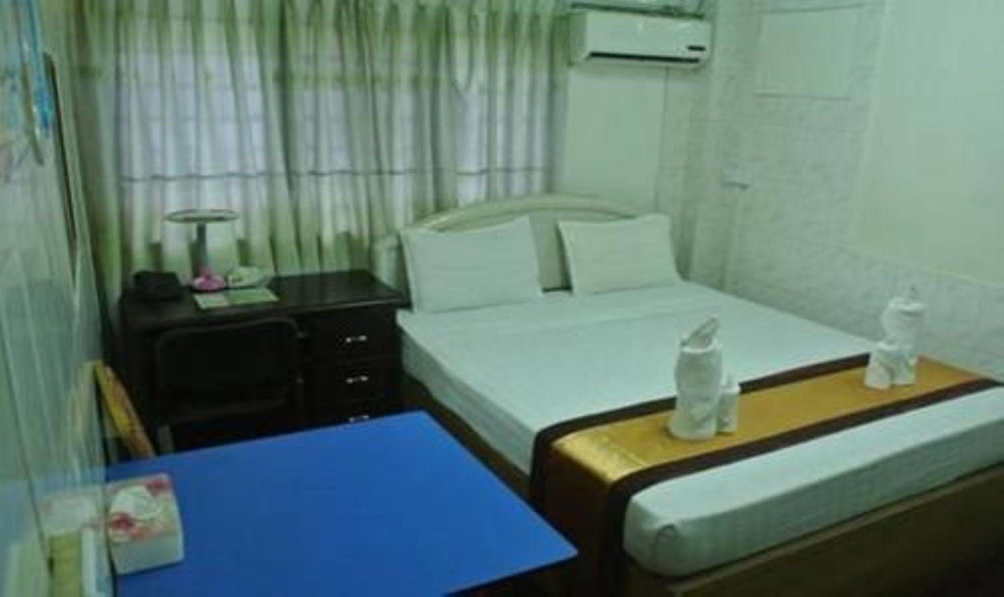 Silver Moon Hotel Yangon Exterior foto